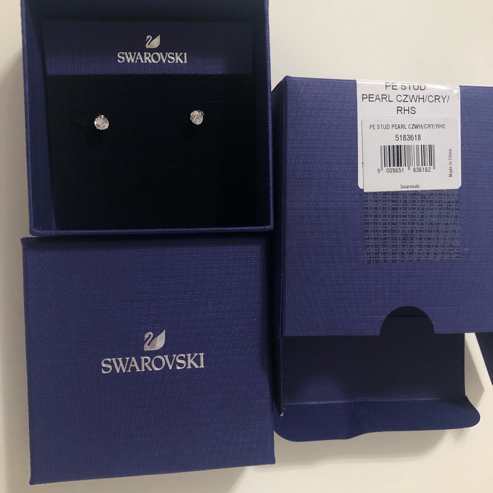Swarovski dual crystal and pearl earrings.